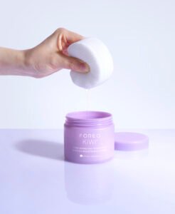 Beauty routine: come detergere la pelle ogni giorno. Guida completa per una pelle sana e luminosissima