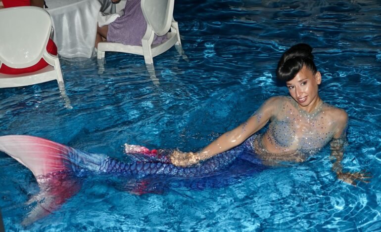 White dinner water show Villa Renoir 2