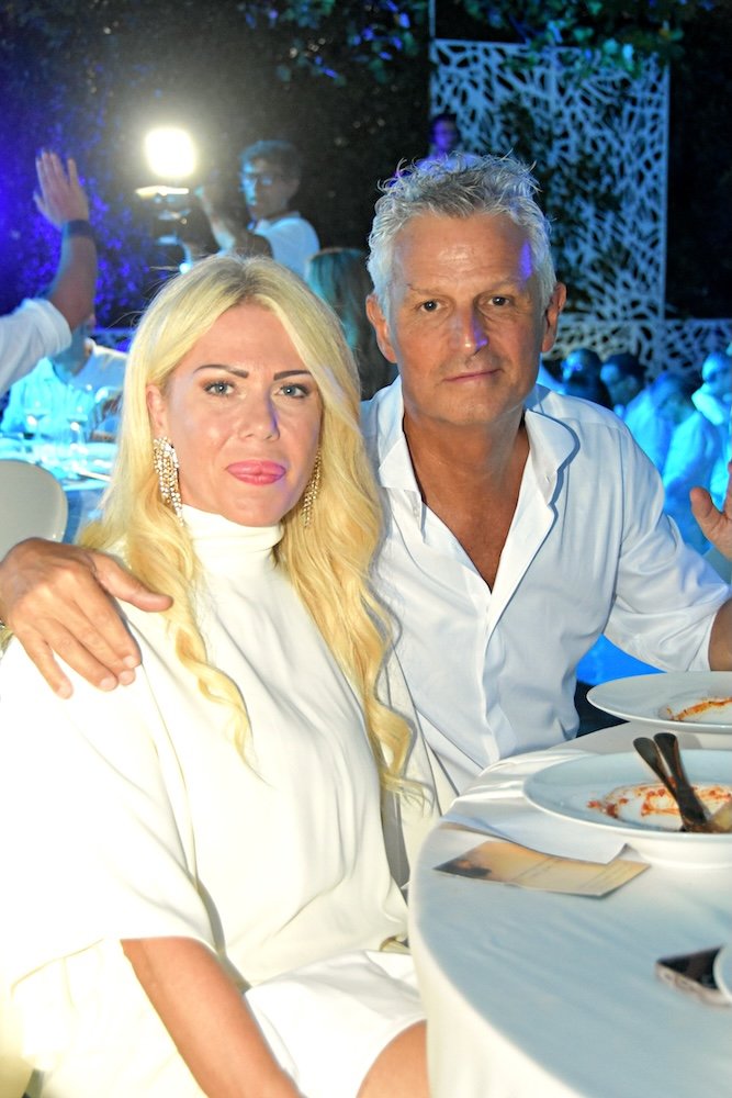 White Dinner Water Show ph Press
